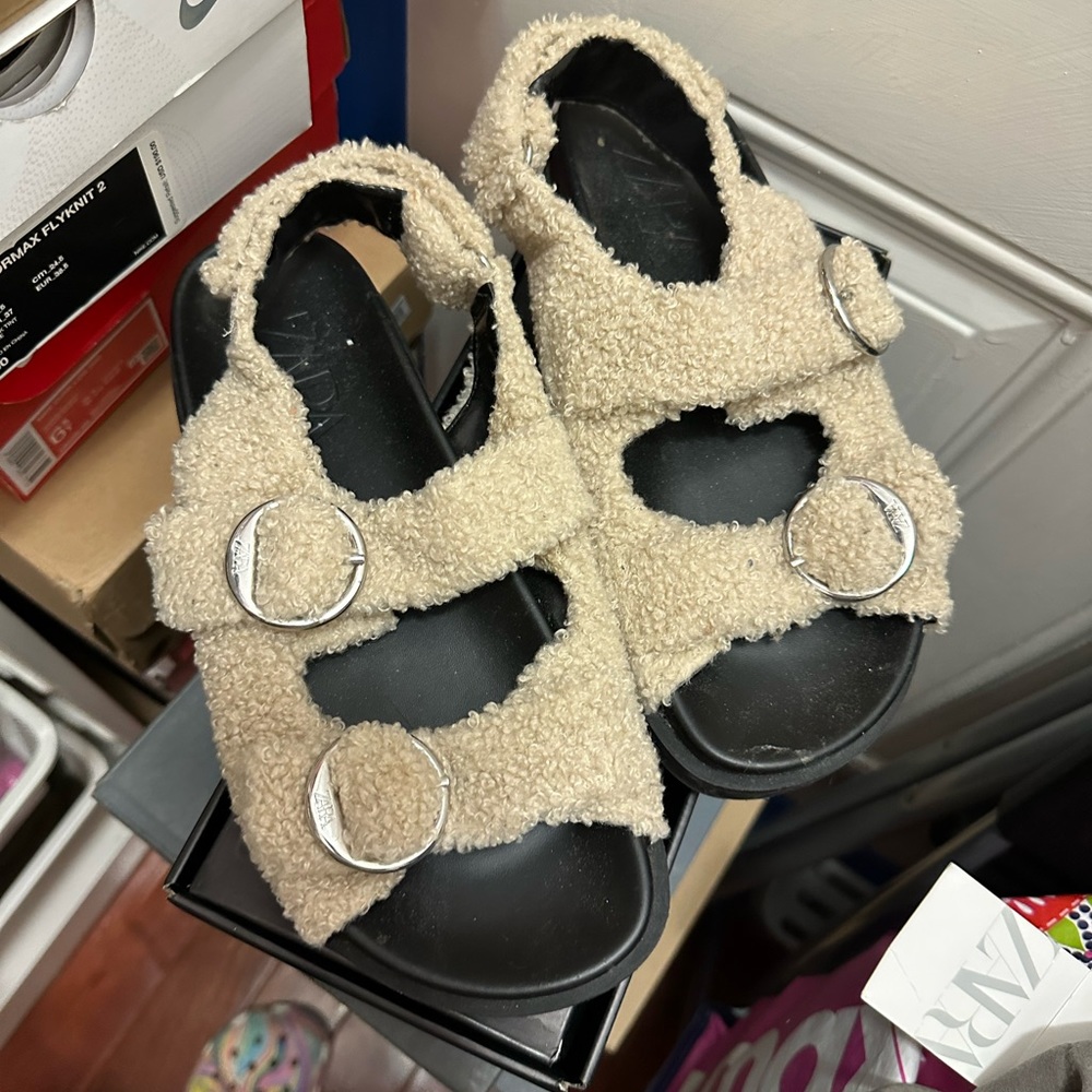 COPY - ❌FINAL PRICE❌ Zara Sherpa dad sandals